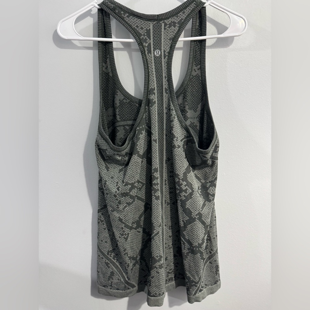 Lululemon Swiftly Tech Racerback Womens Size 10 - Picture 4 of 5